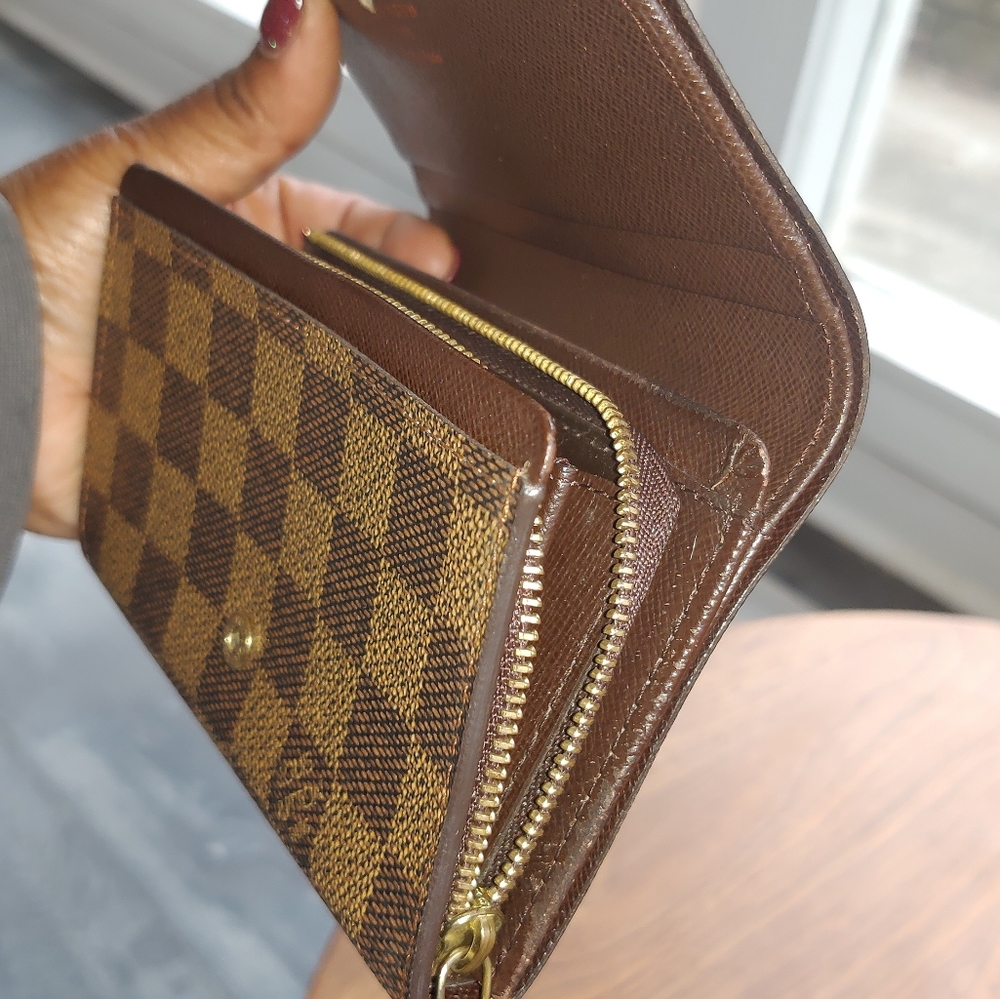 LV Damier Ebene Wallet - Picture 7 of 11